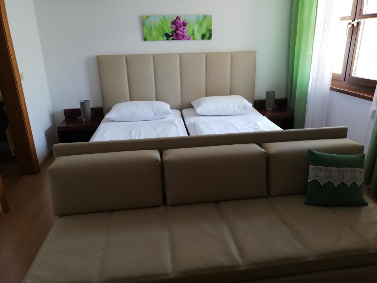 일미츠 Winzerhof Michael Gartner B&B 외부 사진